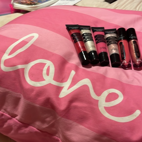 Victoria secret lipgloss nwt - Picture 3 of 3